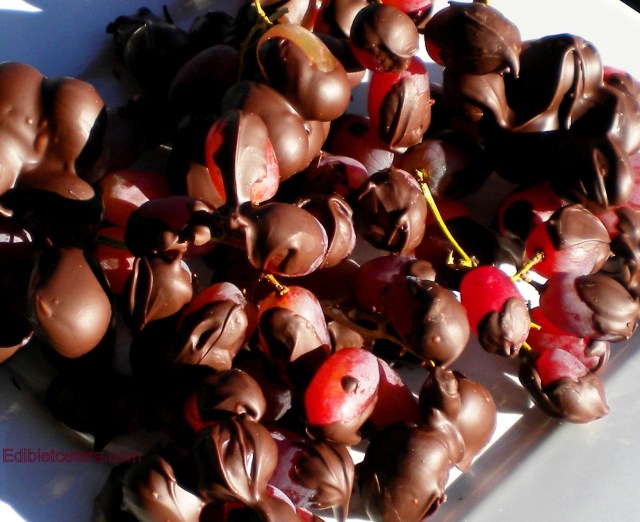 Chocolate drenched grapes 001